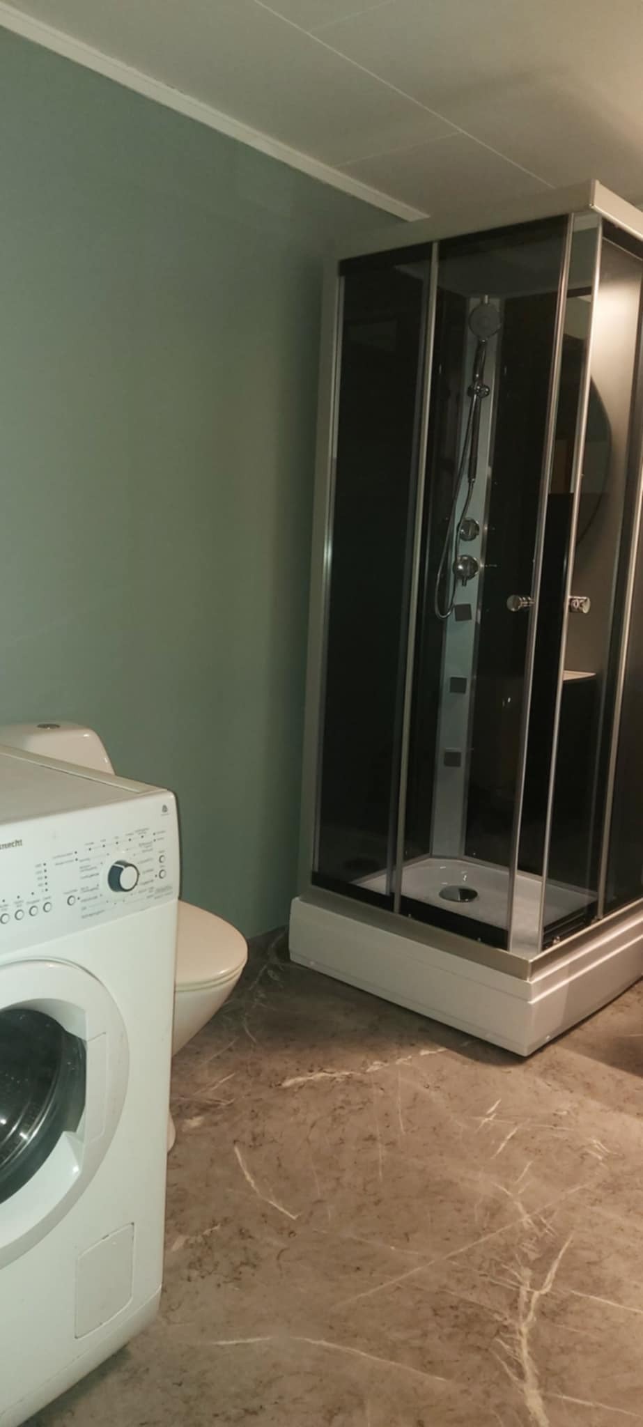 Bad, med plass til vaskemaskin